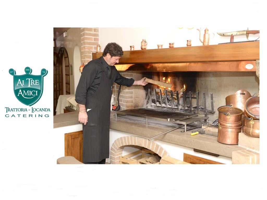 Trattoria Locanda Ai Tre Amici Mortegliano Exterior foto